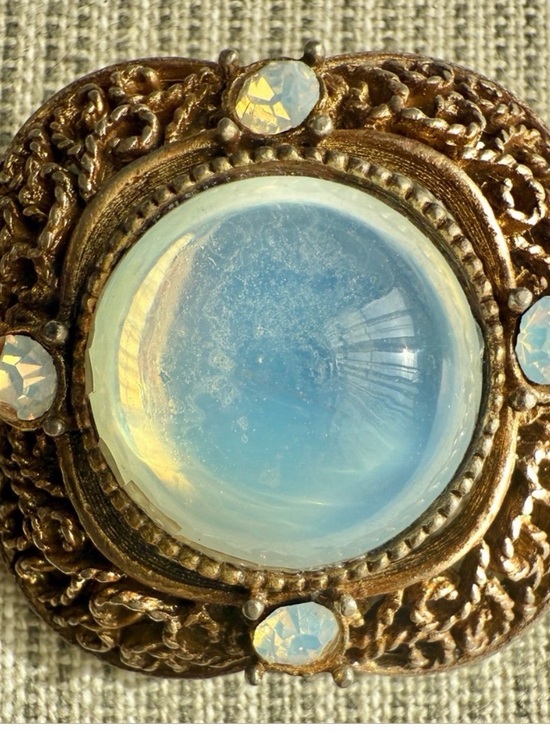 Vintage Jewelry - Gold tone filigree & opalite white Cabachon Vintage Brooch